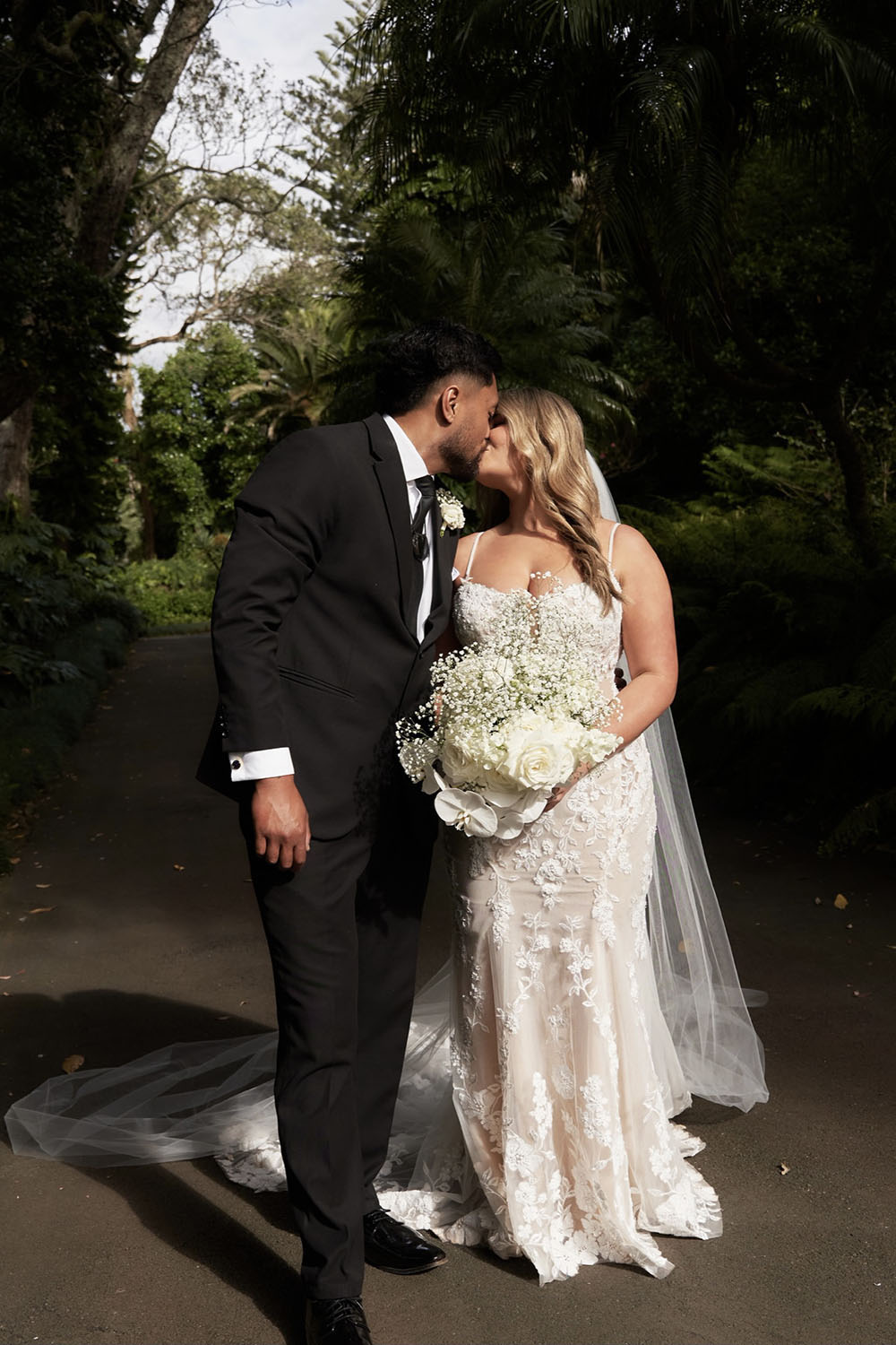 Captivating Estate Wedding at Puketutu Island Estate